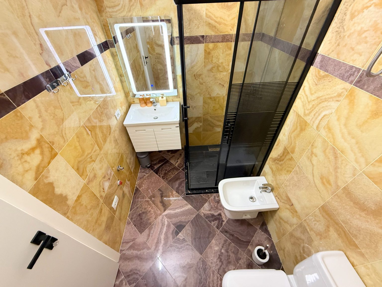 apartmangolem_koupelna