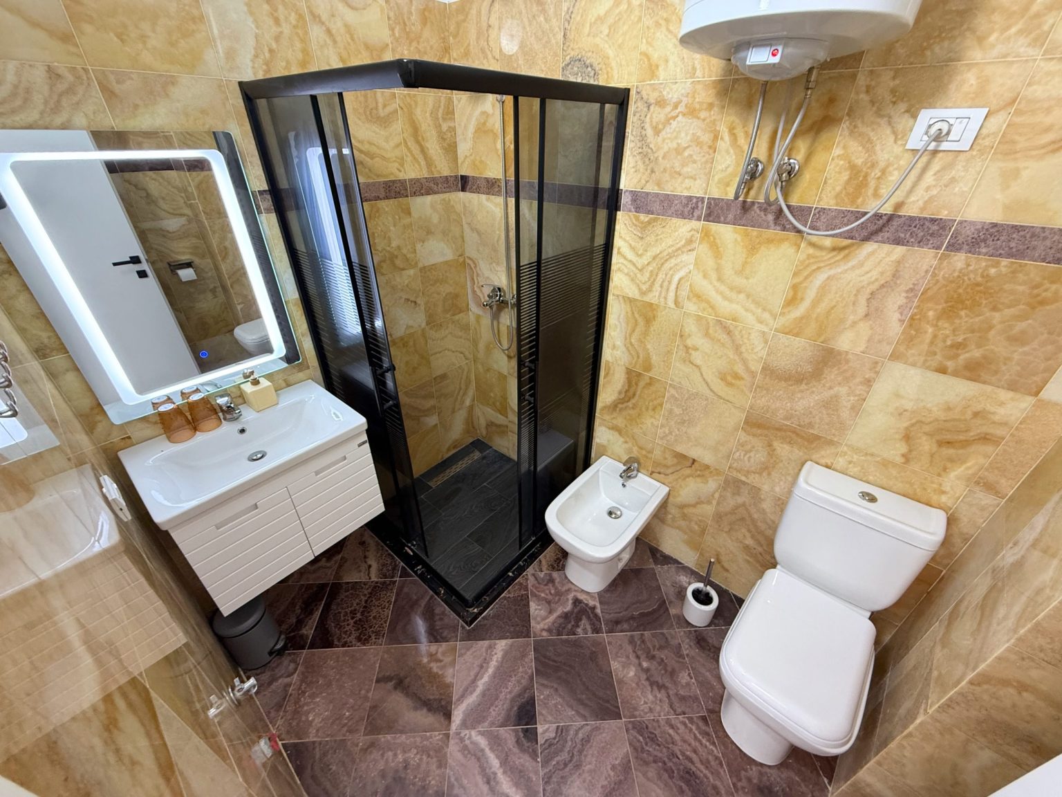 apartmangolem_koupelna